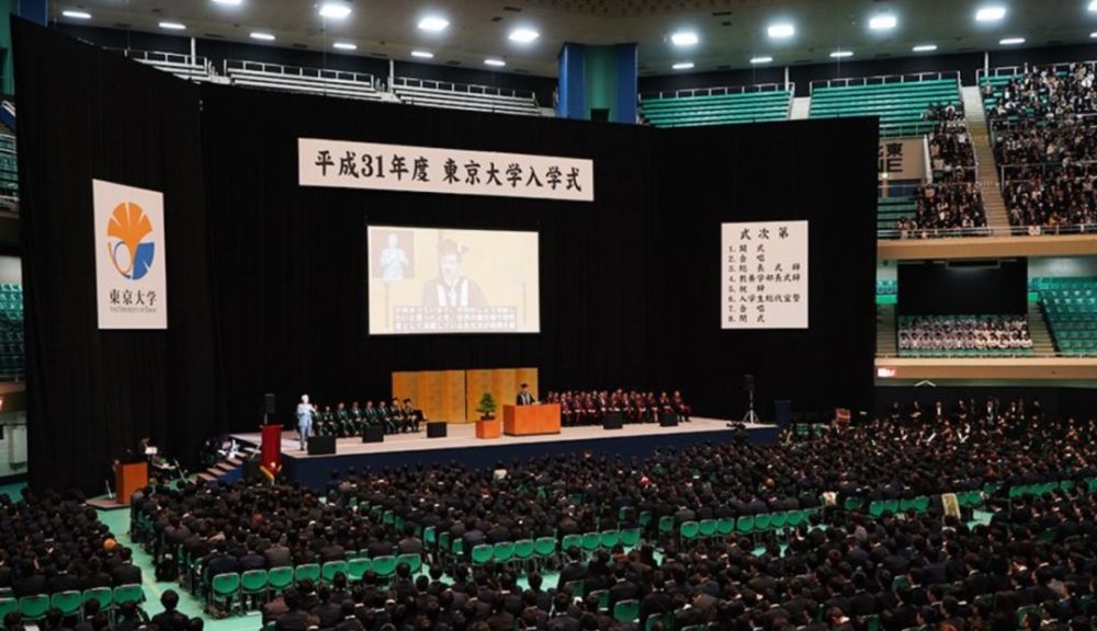 东京大学开学典礼上一位教授祝词听哭在场人 努力也未必成功的社会在等你 看点快报