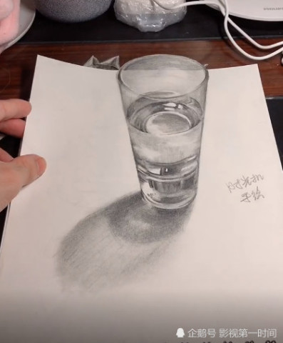 美术生炫耀3d立体画,水杯没什么,看到龙简直不能忍!