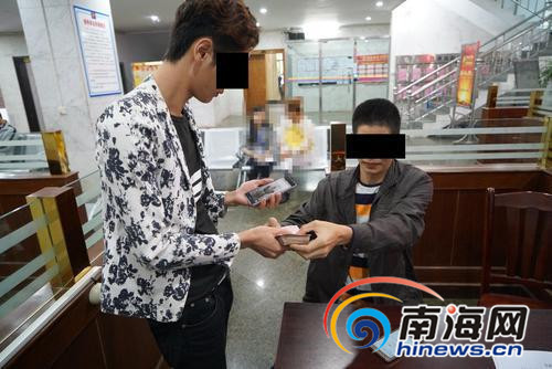 少年起诉父亲 海口法院封车“逼”出抚养费（图）