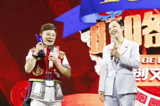 迈克尔杰克逊复活《叮咚2》舞台大跳机械舞