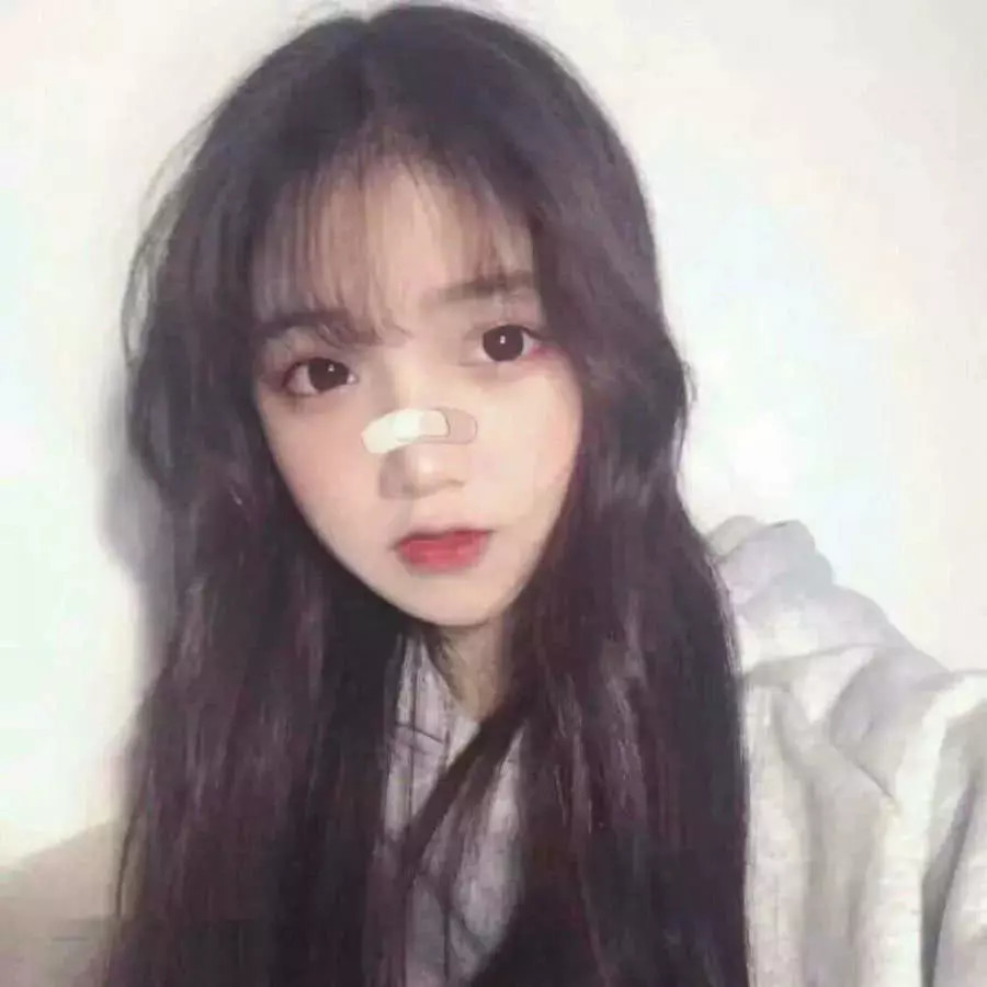 ins·草莓味·女生头像:"无言还要硬聊,这就是喜欢"