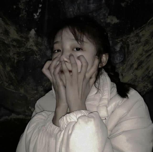 又被坦诚刺穿了胸口,她说人生是笑的有滋有味,我说还有哭的五味杂陈