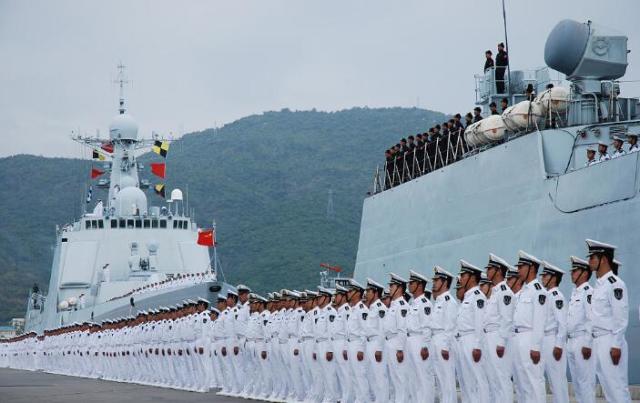 这里给大伙儿普及一下知识,4月23日是中国海军前身华东军区海军成立的