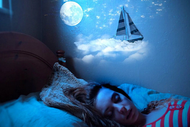 睡觉梦到美女猜成语_看图猜成语