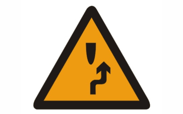 右侧绕行 此标志表示前方道路有障碍物,车辆应按标志指示减速慢行