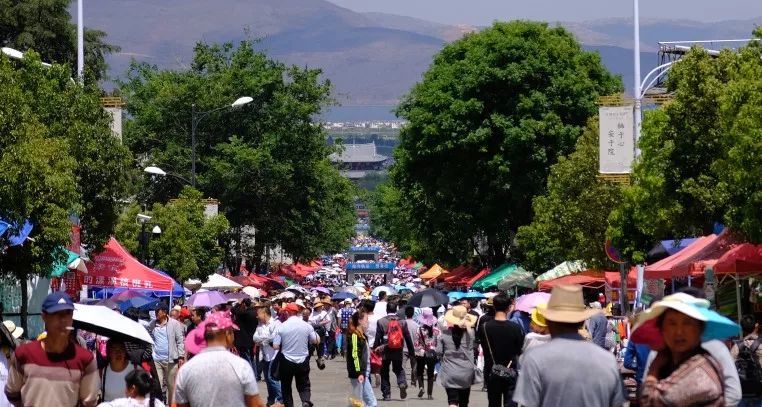 三月街民族节如今它既是云南西部最为古老而繁荣的贸易集市也是大理州