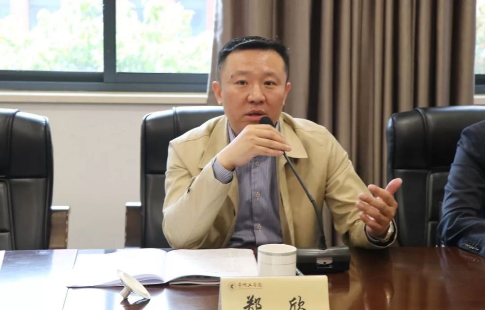 万能公司老总_聊天万能回复背景图