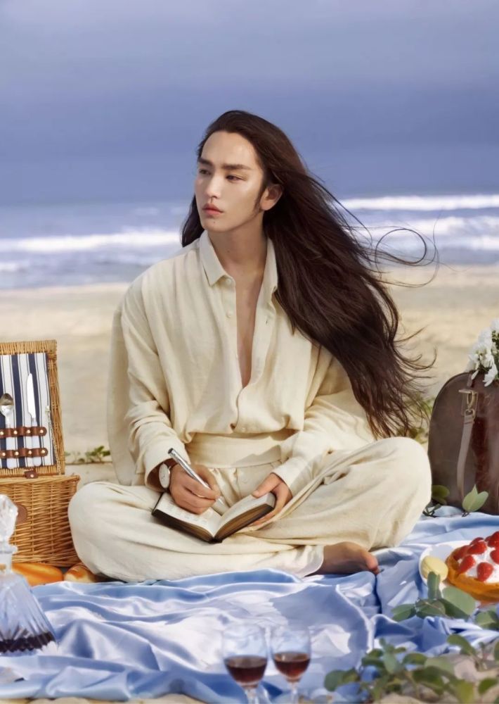 那些所见的盛世美颜—东家之子,增之一分则太长,减之一分则太短;着