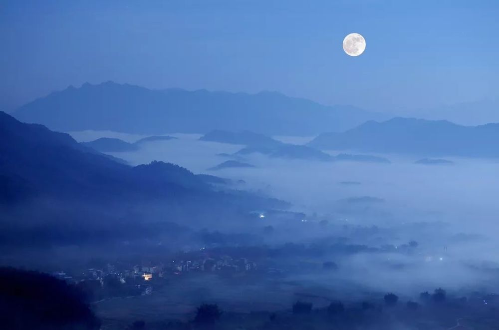 从化.月夜山村静悄悄   巢金红 摄