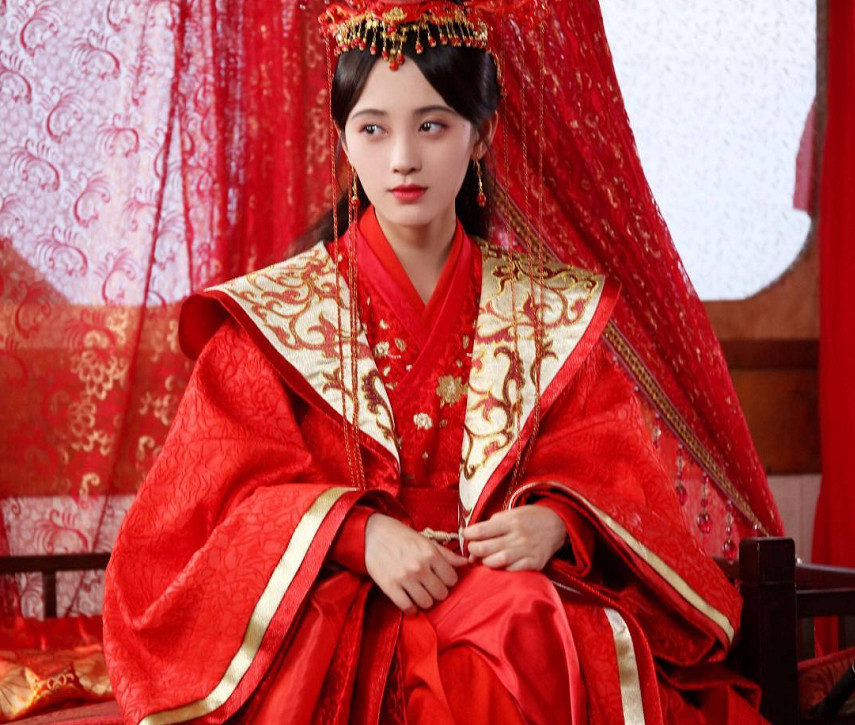 本以为鞠婧祎的古装够美了,当"洛丽塔"装一出,网友:美