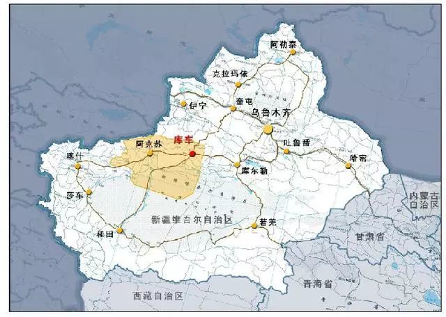 库车县位于天山中部南麓,塔里木盆地北缘,地理位置为北纬40°46"~42