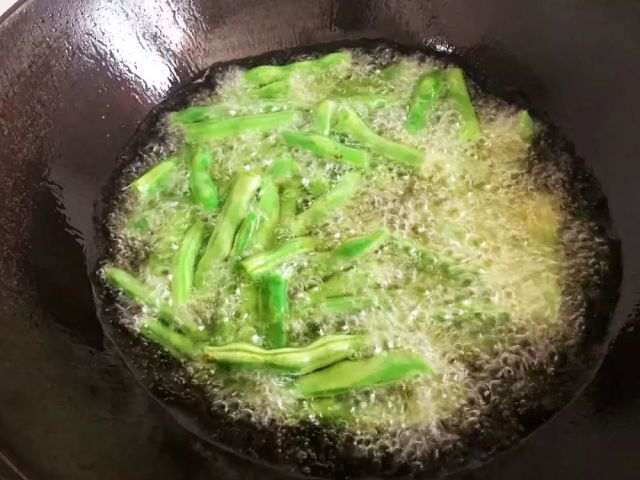 640