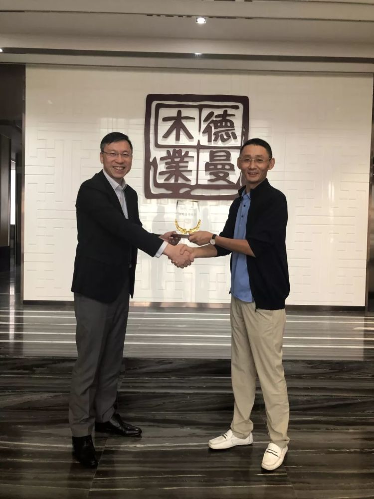 紫荆花家具漆与德曼木业达成战略合作伙伴关系