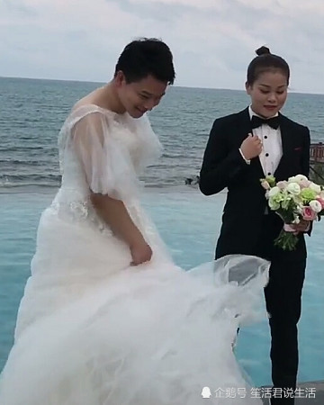 新郎婚纱_黄头发新郎婚纱照片