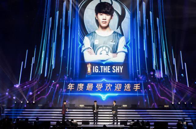 2018年和2019年,theshy蝉联lpl最受欢迎选手.