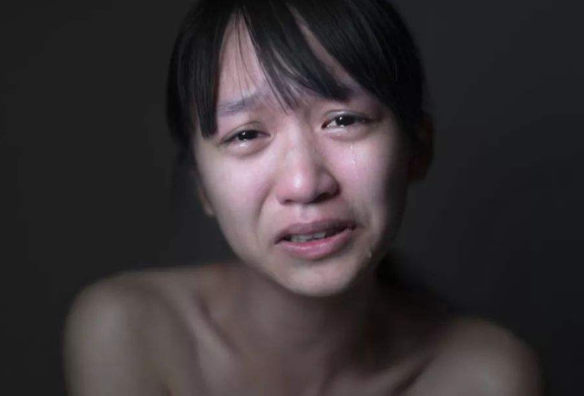 心理学:哭泣的女孩,哪个看起来最痛苦?测出你内心在最