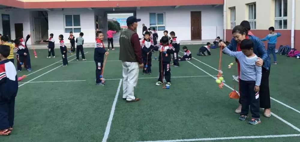 小学二年级体育队列队形教案_小学体育教案下载_小学二年级体育表格教案上册