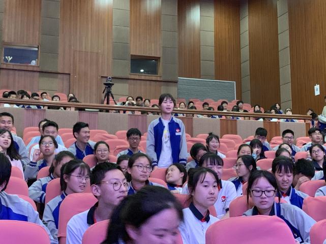 "新生代·创未来"——杭州中策职业学校开展作家进校园活动