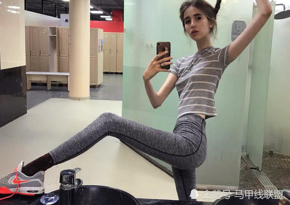 她体重不到70斤,还是一名模特,网友:风吹就倒