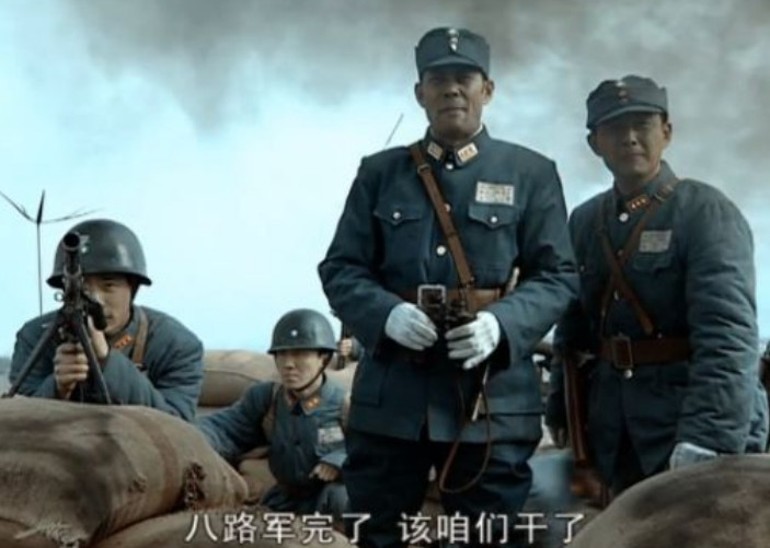 新老《亮剑》楚云飞帮场子对比,一个霸气帮场,一个伸出兰花指