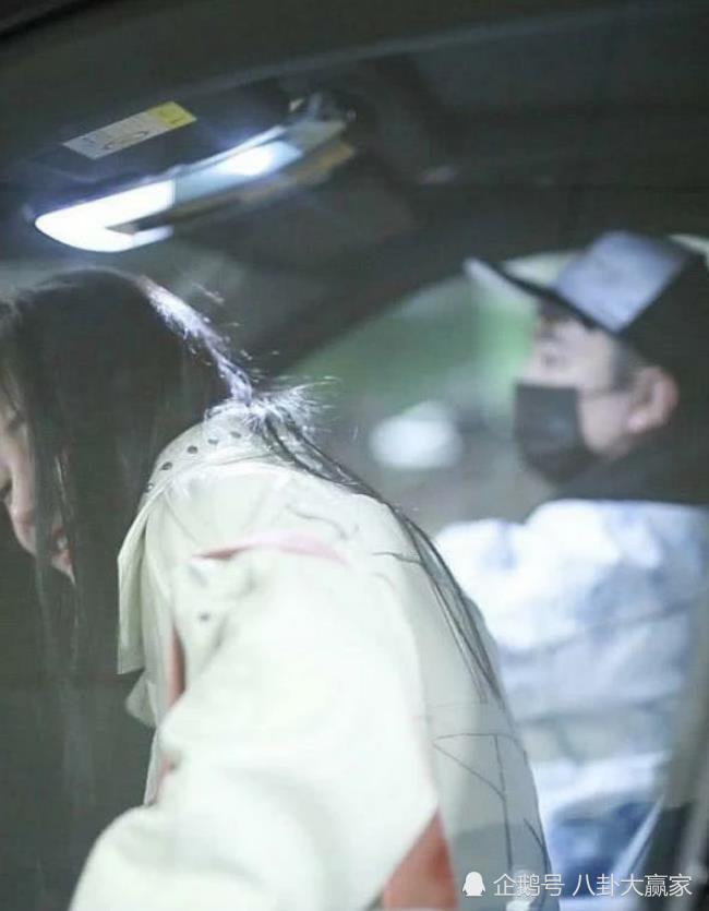 周洁琼独自出机场,直奔"专车"王思聪竟然是司机?
