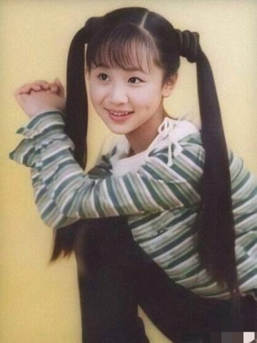 杨紫从娃娃到青春少女,小时候的带点婴儿肥的模样你见过吗?