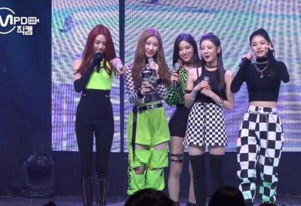 twice的师妹团itzy 这个团其实很难糊掉 有什么原因 看点快报