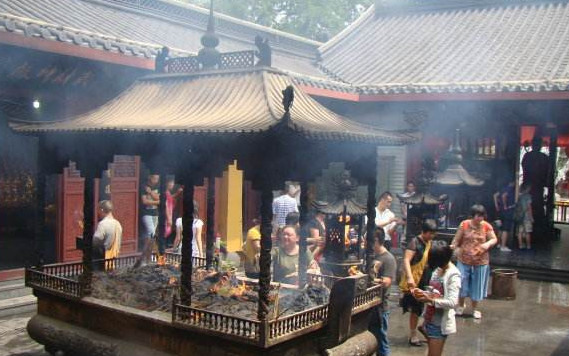 假期"小锦囊":去寺庙烧香拜佛,有5点禁忌不要犯,否则没佛缘