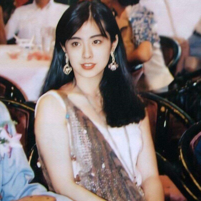 ai修复后的王祖贤,明眸皓齿明艳动人,网友:被时光模糊的面容