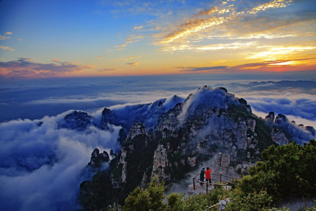 河北保定白石山成为游客五一出行热门景点