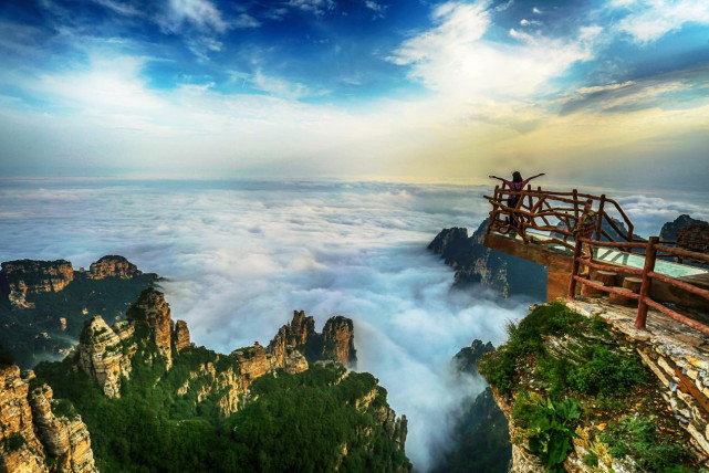 河北保定白石山成为游客五一出行热门景点