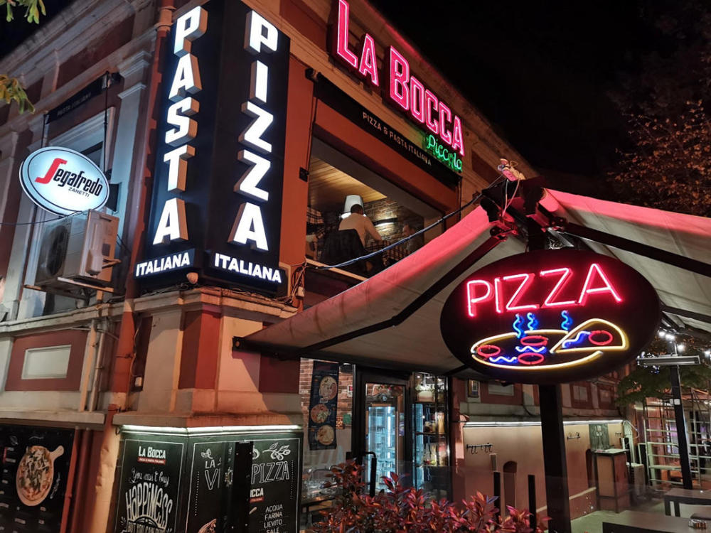 外媒盲测手机低光拍照:华为P30 Pro颜色失真 