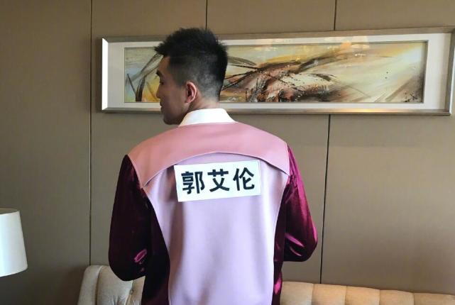 郭艾伦强行抢戏总决赛!炫耀录跑男 撕angelab