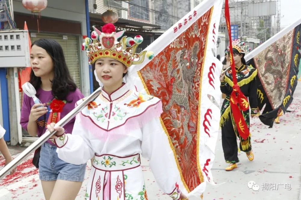 直击月城棉洋文艺活动:千人巡游,人山人海