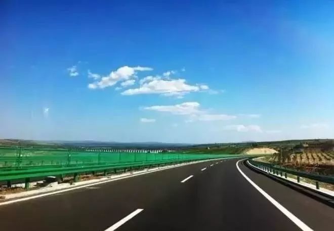 g7京新高速公路韩家营至呼和浩特段是内蒙古首条双向6车道高速公路