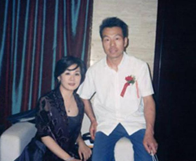 姜文对他赞誉有加,出道多年一直不温不火,婚姻不幸成单亲爸爸
