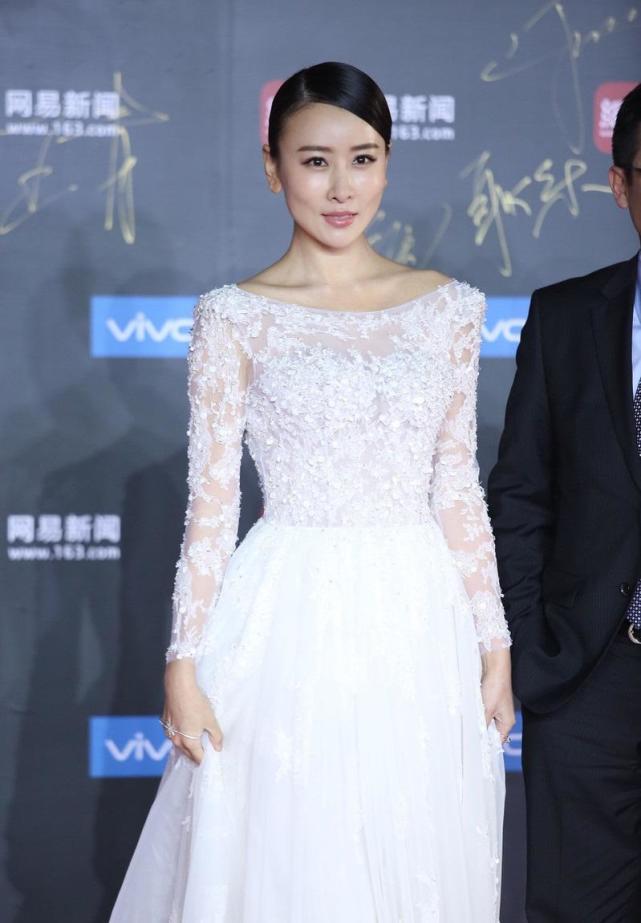 毛俊杰出演的《丑女无敌》,如今身材迷人,女人味十足