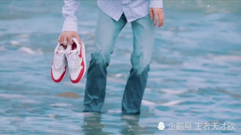 朱正廷小鬼因抢夺一双aj"争吵",看清是哪一款后网友:难怪!