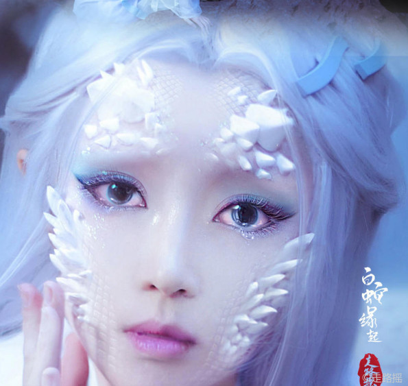 小姐姐cos白蛇缘起,本以为小白是个青铜,结果发现却是
