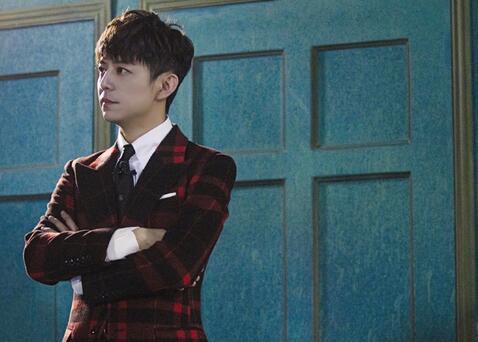 不老男神何炅迎45岁生日快乐家族微博送祝