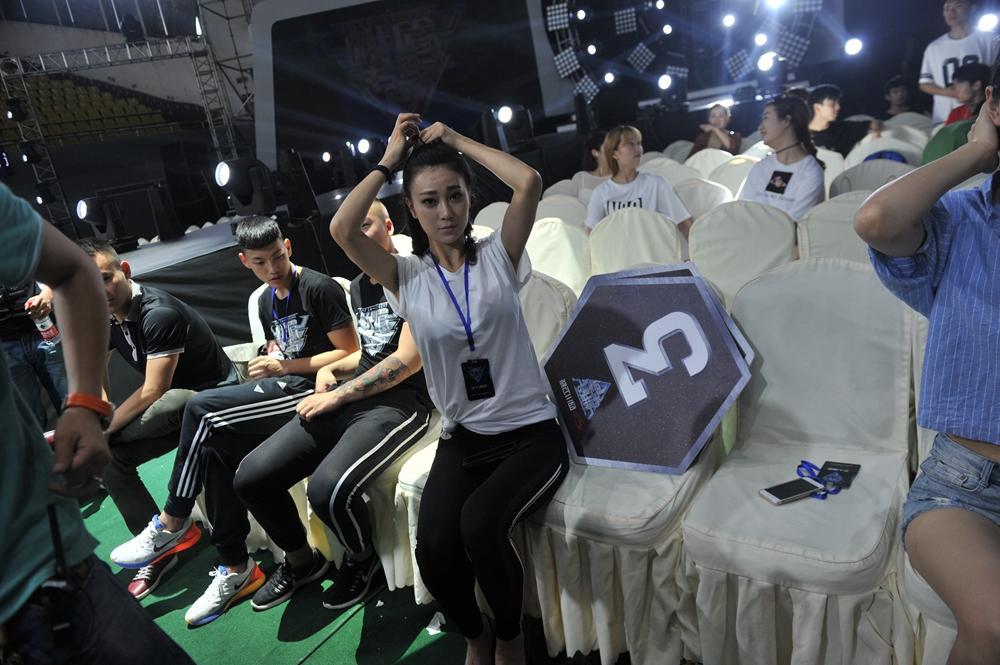 80后女孩从职业模特变拳击赛举牌宝贝(高清组图)