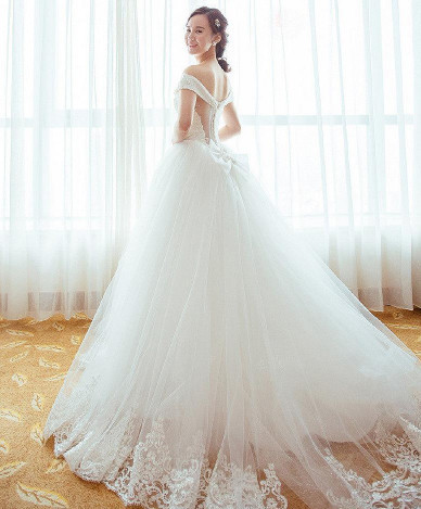 婚纱选拖尾_拖尾婚纱(2)