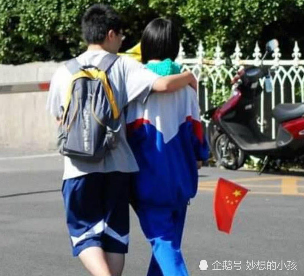 初中生"堕落"的3种行为:早恋d级,喝酒a级,它才是s级秀儿