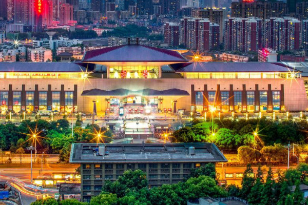 郑州占地人口_郑州剑桥中学占地面积