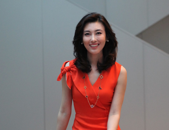 央视李红内衣照_李红央视生活照(2)