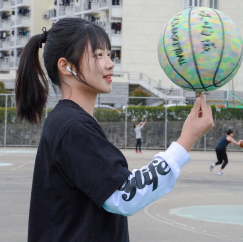 "篮球女孩"头像火了,情敌看了都心动,秀儿的专属