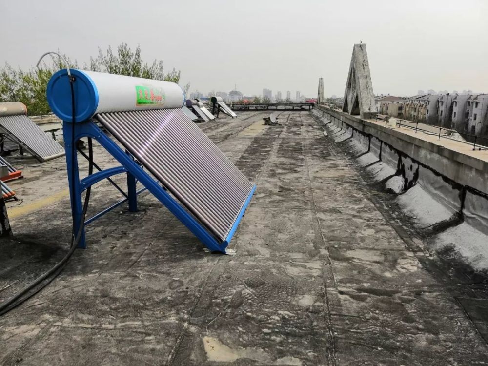 流水声扰民,屋顶渗水……鹤壁某小区太阳能热水器引
