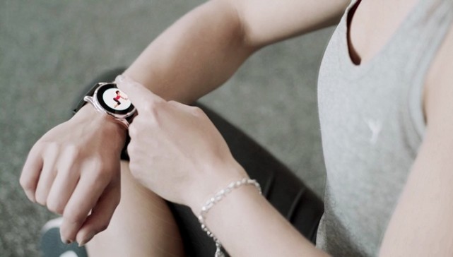 这款心率检测超强的智能手表 可以媲美心电图仪