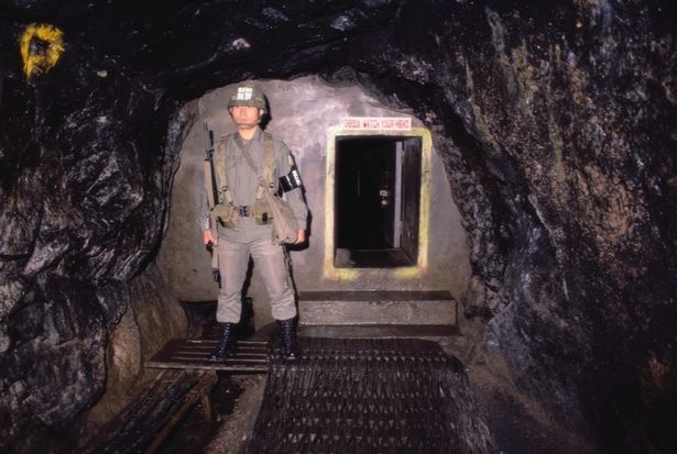 韩国发现朝鲜秘密隧道 1小时可调3万兵 (组图)