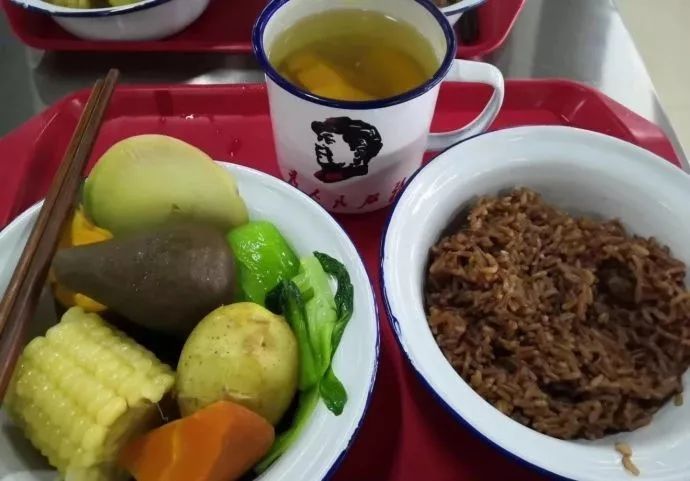 滨州一学校食堂六元忆苦思甜套餐,勾起了很多人的回忆